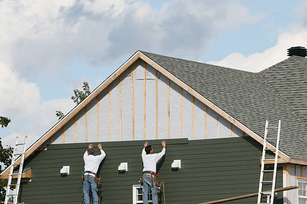 Professional Siding Replacement technician working in Louisville, IL